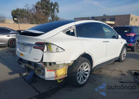2016 Tesla Model X 75D/P100D/P90D z USA, uszkodzony, nr VIN 5YJXCBE44GF000544